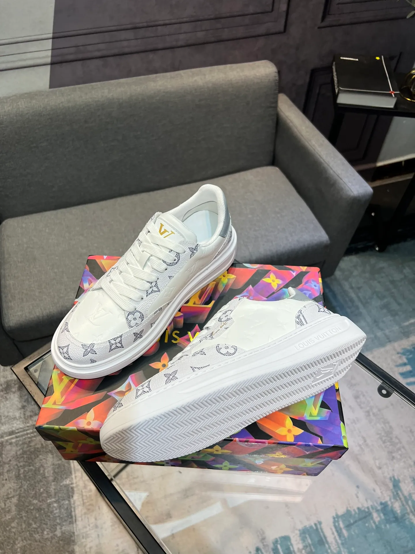 Men's Men's Shoes 💰540 LV Louis Vuitton. The latest fashionable casual shoes are popular in physical stores. The new spring and summer comfortable imported custom patent leather plus cowhide, cowhide mesh, and unique jacquard fabric element design. With sheepskin lining, Lv original base, [sun][sun] high-end packaging and high quality💪Details determine quality, welcome to compare🇮🇹Code number 38-44, 45 can be customized